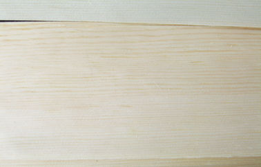 정밀한 통직 목리를 가진 베니어 0.45 mm 노란 소나무 내무반 커트