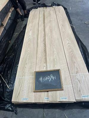 주문형 오크 가구 프로젝트의 부드러운 텍스처