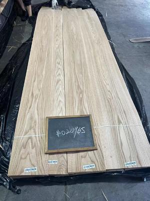 주문형 오크 가구 프로젝트의 부드러운 텍스처