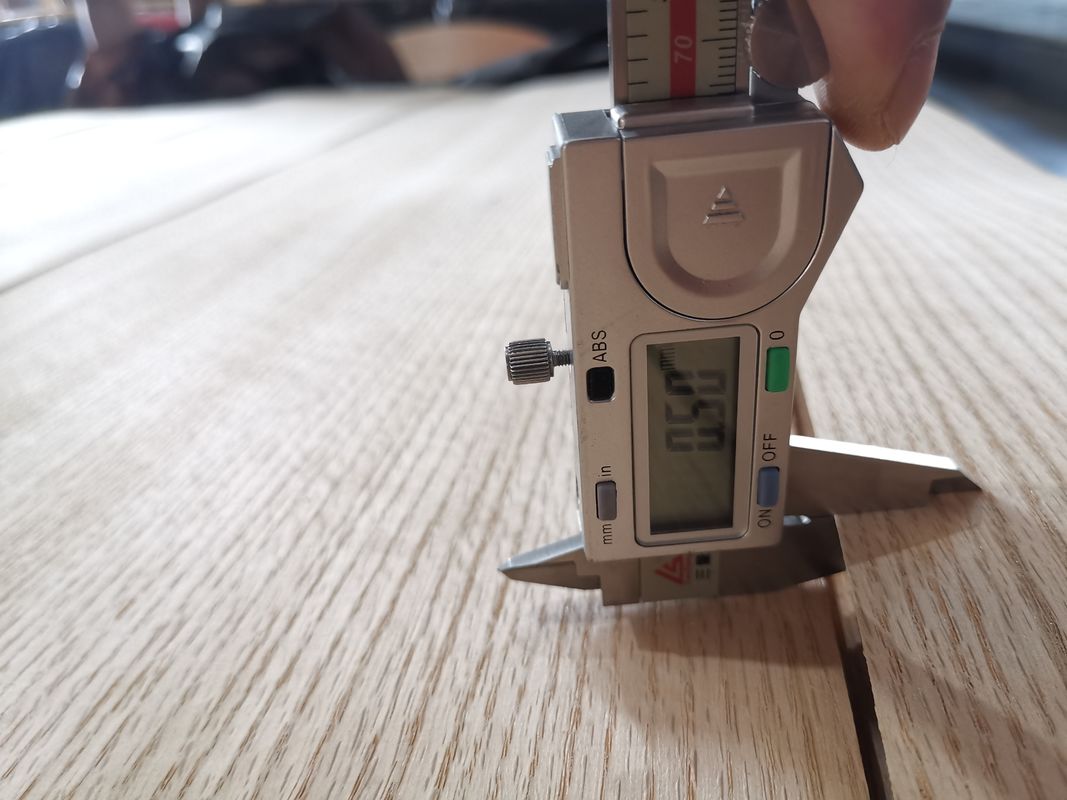 자연스러운 나무 바닥재 솔루션에 이상적인 두께 맞춤형 붉은 참나무 무늬목